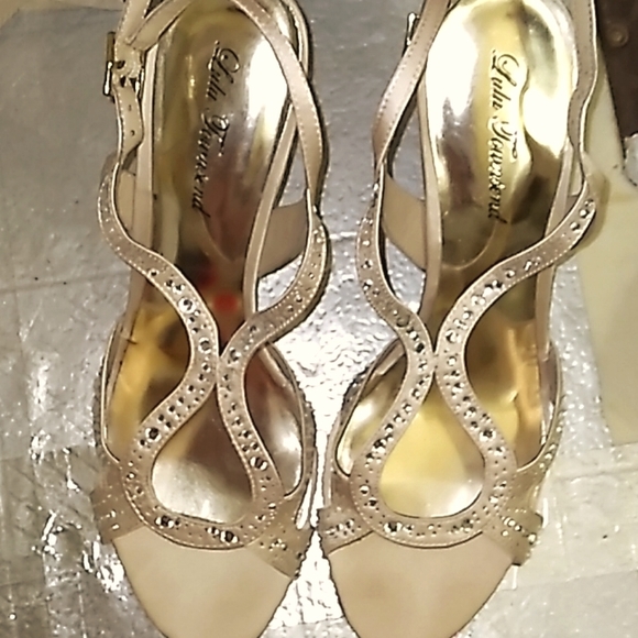 Bought for me I can't wear to big for me - Picture 1 of 2